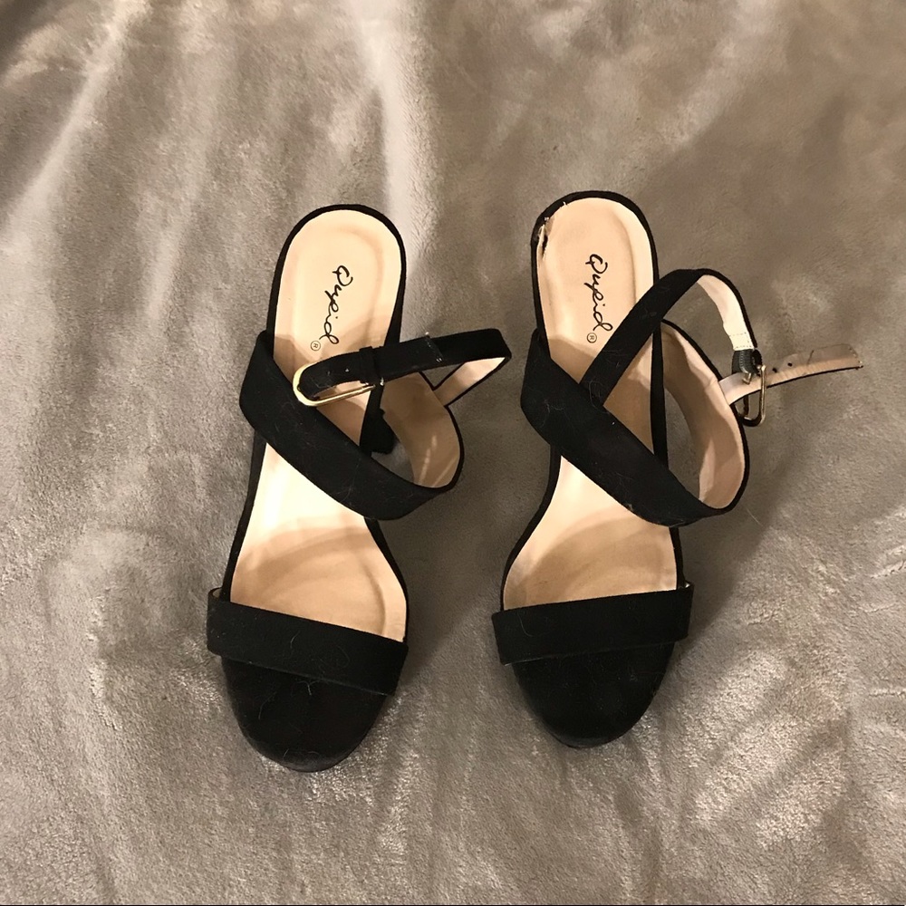 Suede black heels!